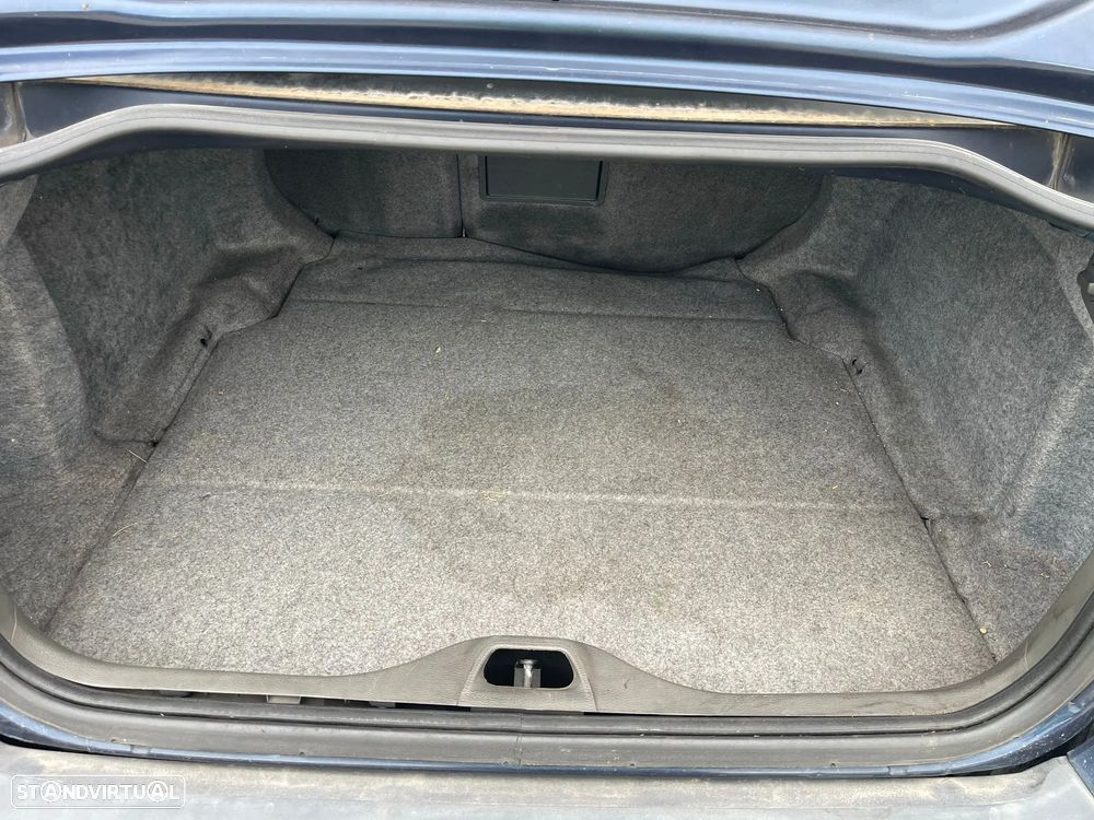 Volvo S60 2.4 D5 - 12