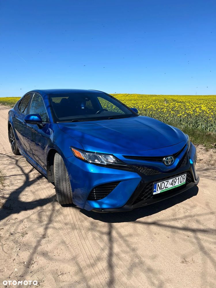 Toyota Camry - 4