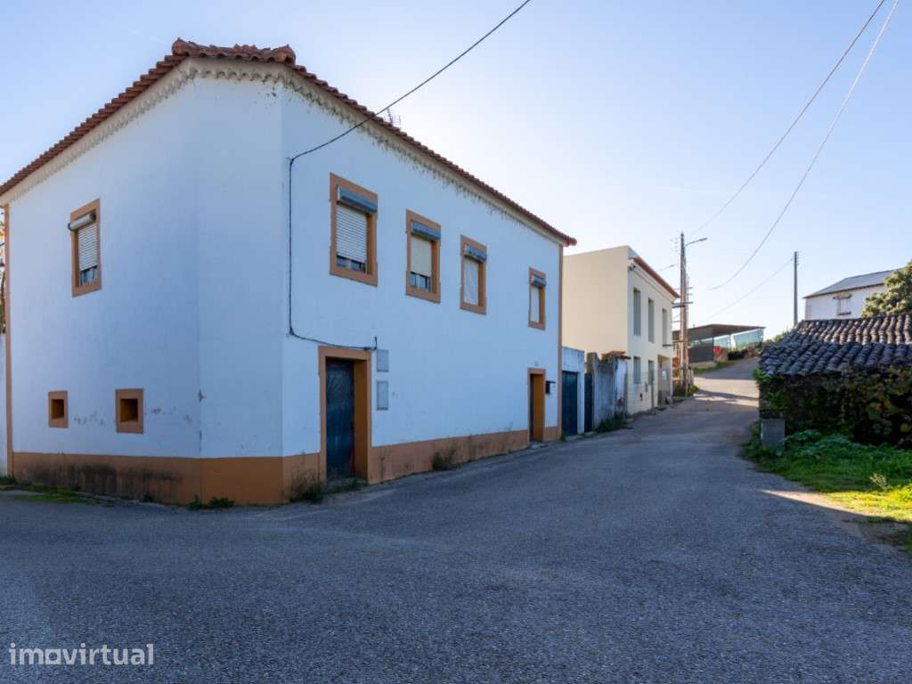Moradia com grande potencial a 500 m da Albufeira de Castelo de Bode