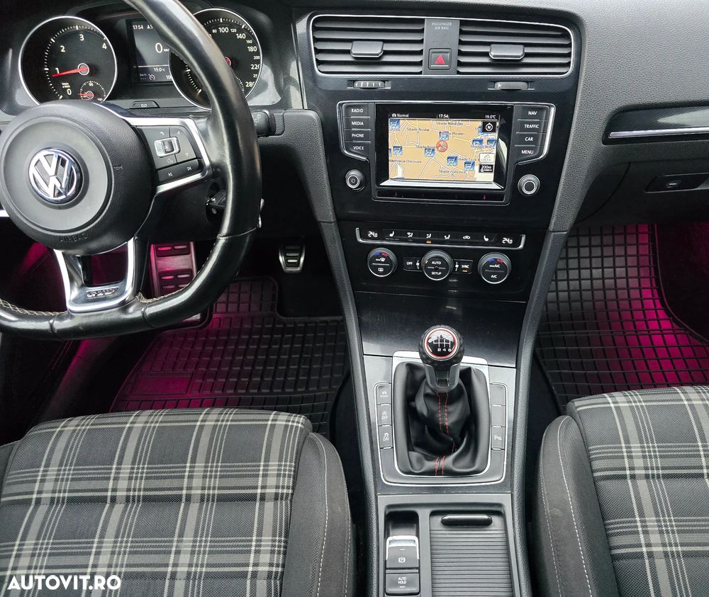 Volkswagen Golf 2.0 TDI DPF BMT GTD - 21