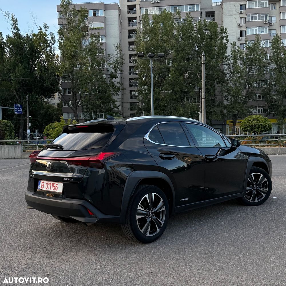 Lexus UX 250h Style Edition - 4