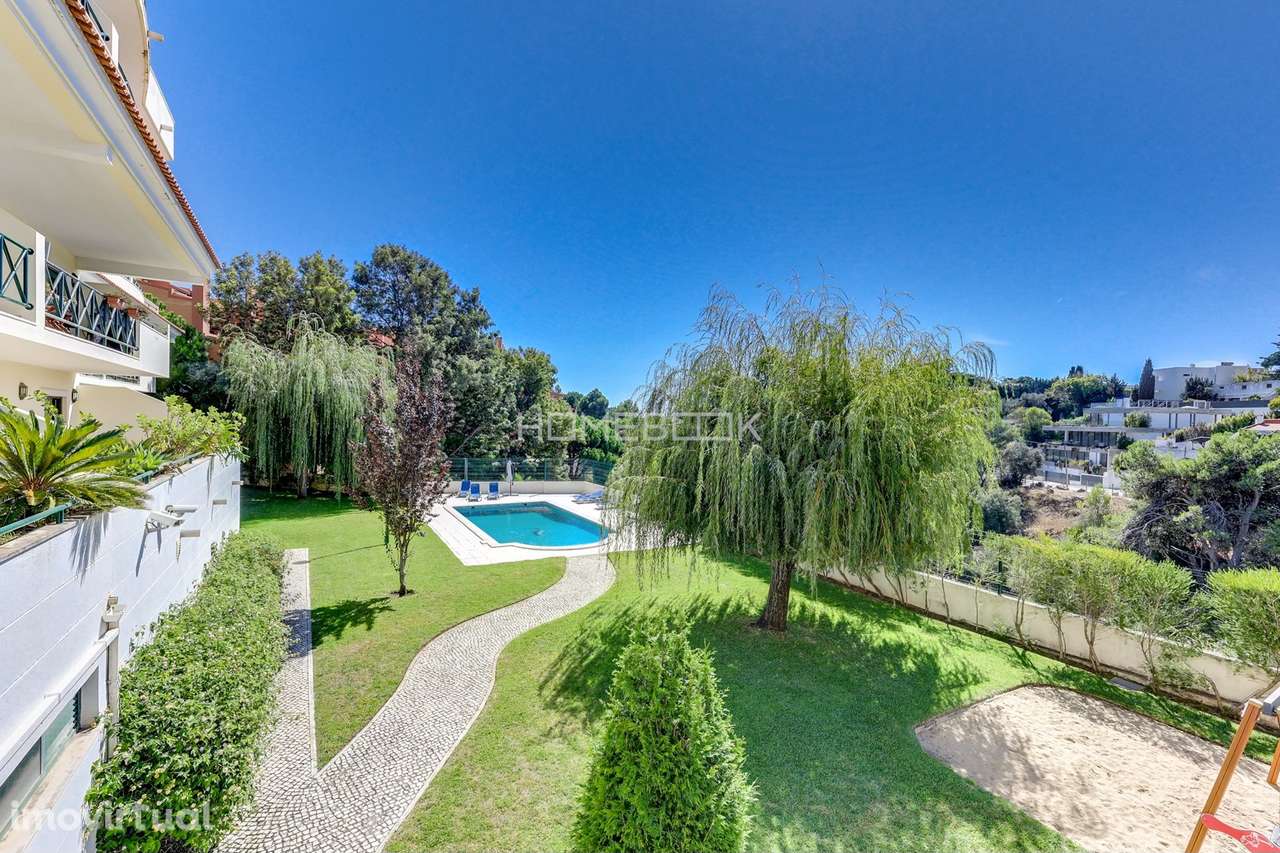 Duplex T3 com Zona Social no Piso Superior e Vista Mar | Monte Estoril - Grande imagem: 2/42