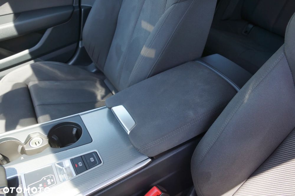 Audi A6 Avant 40 TDI quattro S tronic - 24