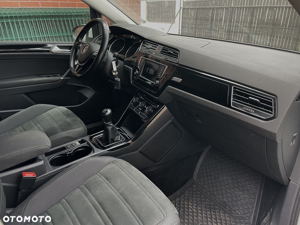 Volkswagen Touran 1.4 TSI BMT Highline - 32