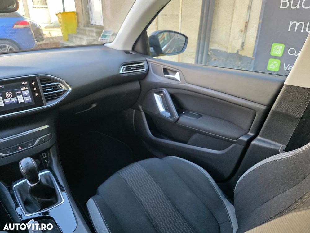 Peugeot 308 1.2 L PureTech Turbo Allure - 16