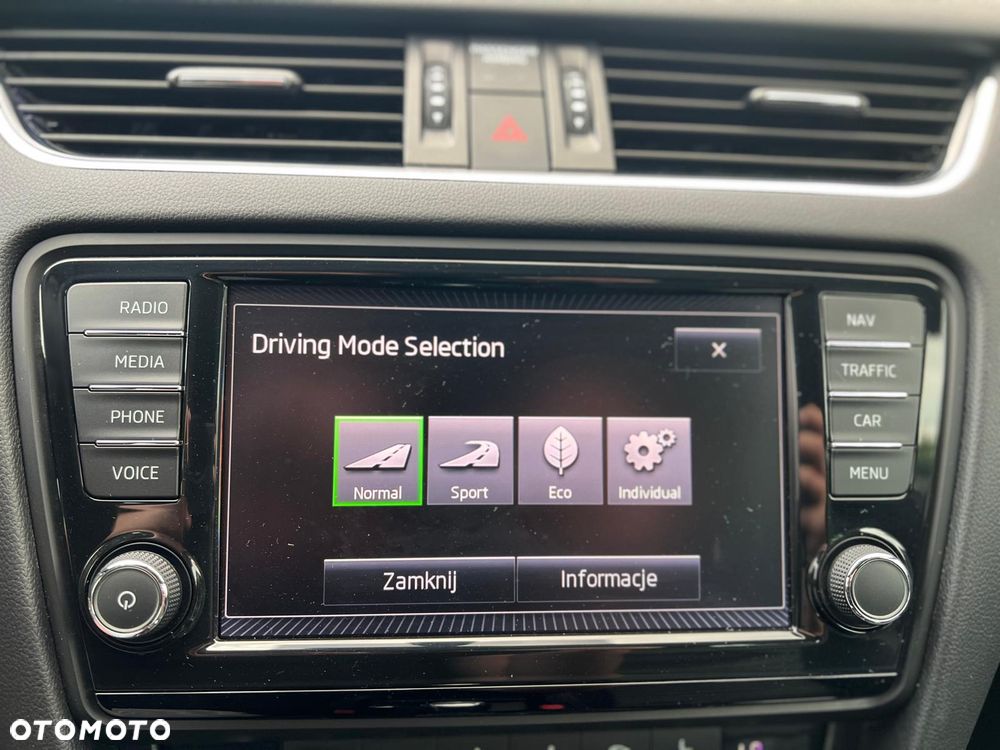 Skoda Octavia 2.0 TDI DSG RS - 23