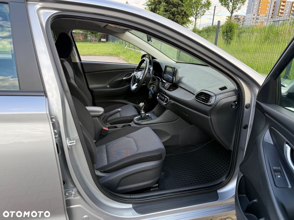 Hyundai i30 1.5 DPI Classic + - 15