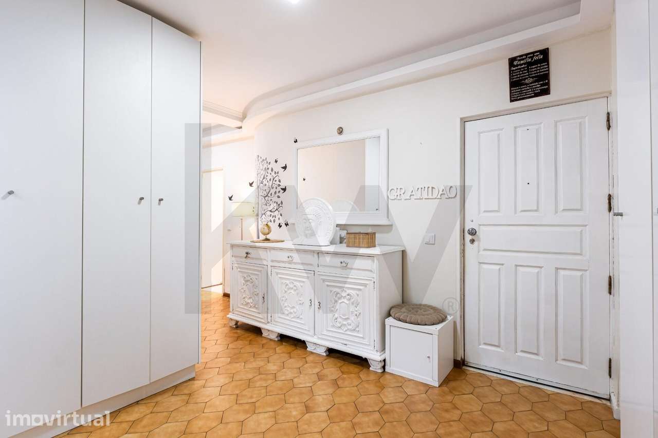 Apartamento T2+1 com varanda e terraço a 450m da praia | Praça João XX