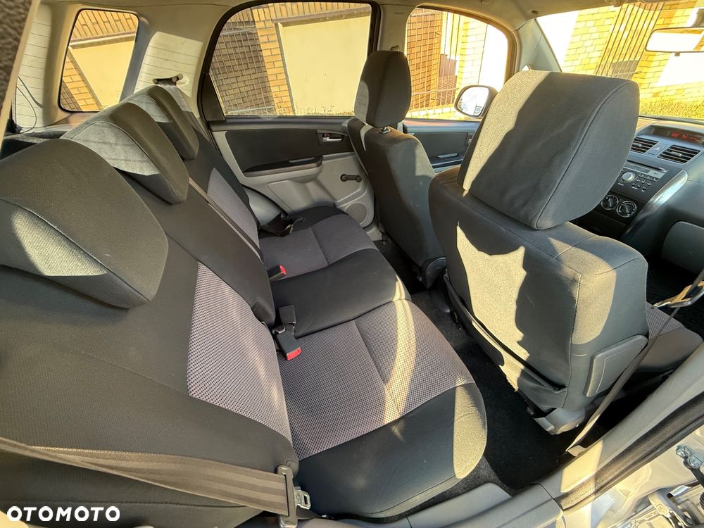 Suzuki SX4 1.9 DDiS DPF 4x2 Comfort - 11