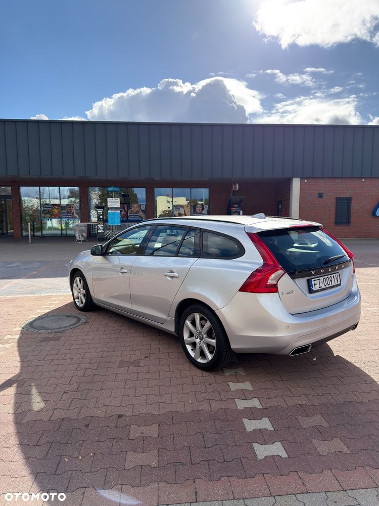 Volvo V60 D4 Drive-E R-Design Momentum - 4