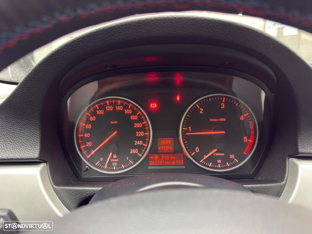 BMW 318 d Navigation Sport - 12