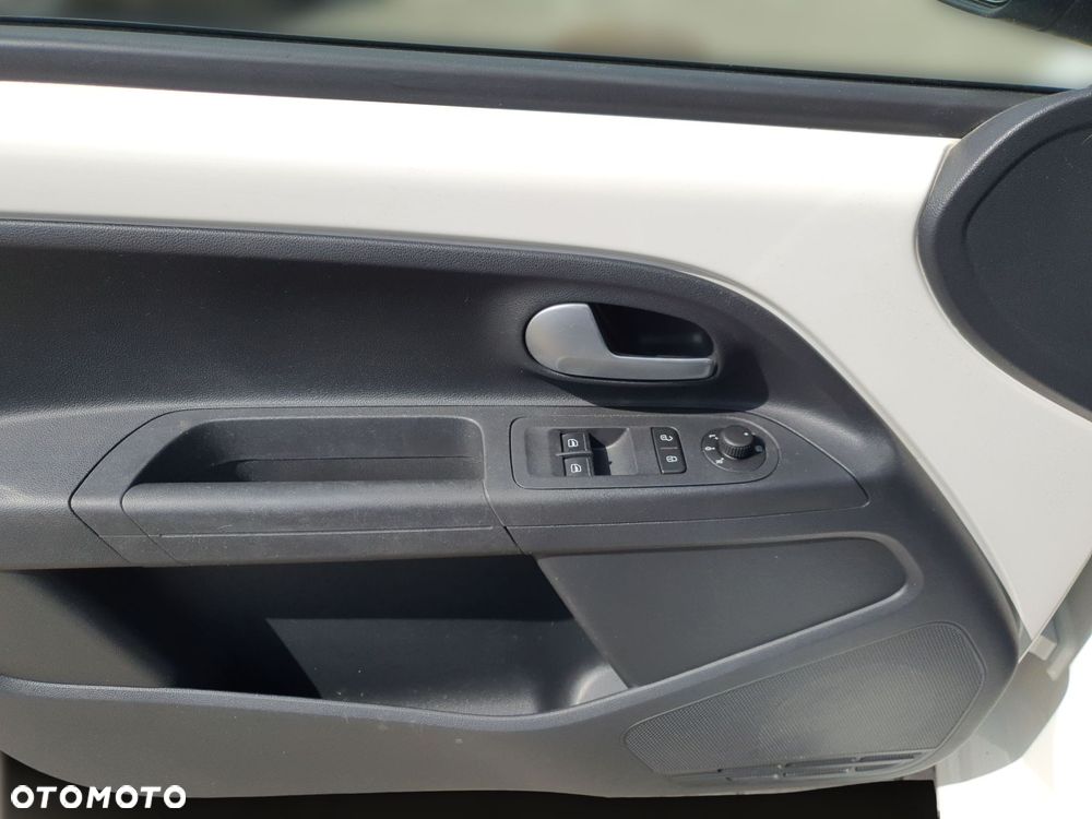 Volkswagen up! 1.0 move - 12