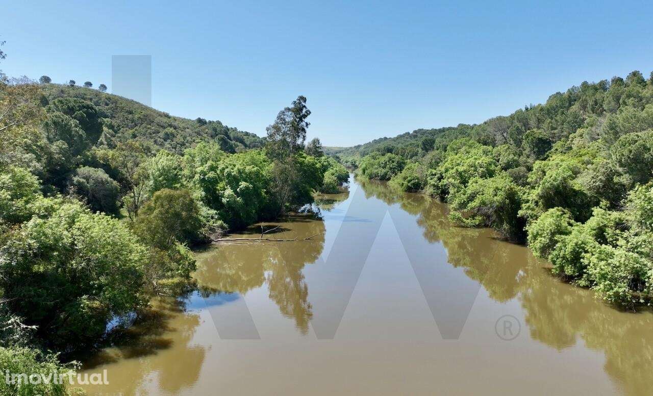 Refúgio Ideal no Alentejo: Investimento único com Potencial Agrícola e - Grande imagem: 2/13