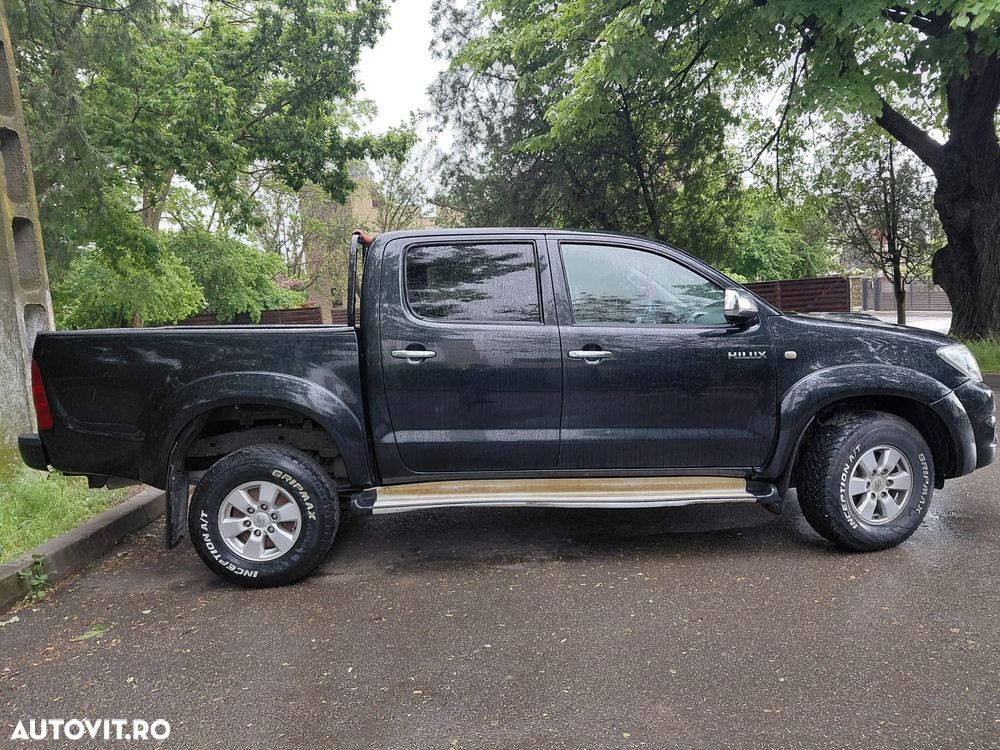 Toyota Hilux - 1