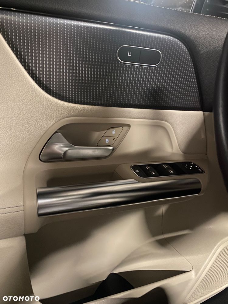 Mercedes-Benz GLA 200 - 12