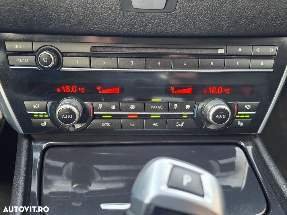 BMW Seria 5 520d Aut. Luxury Line - 28