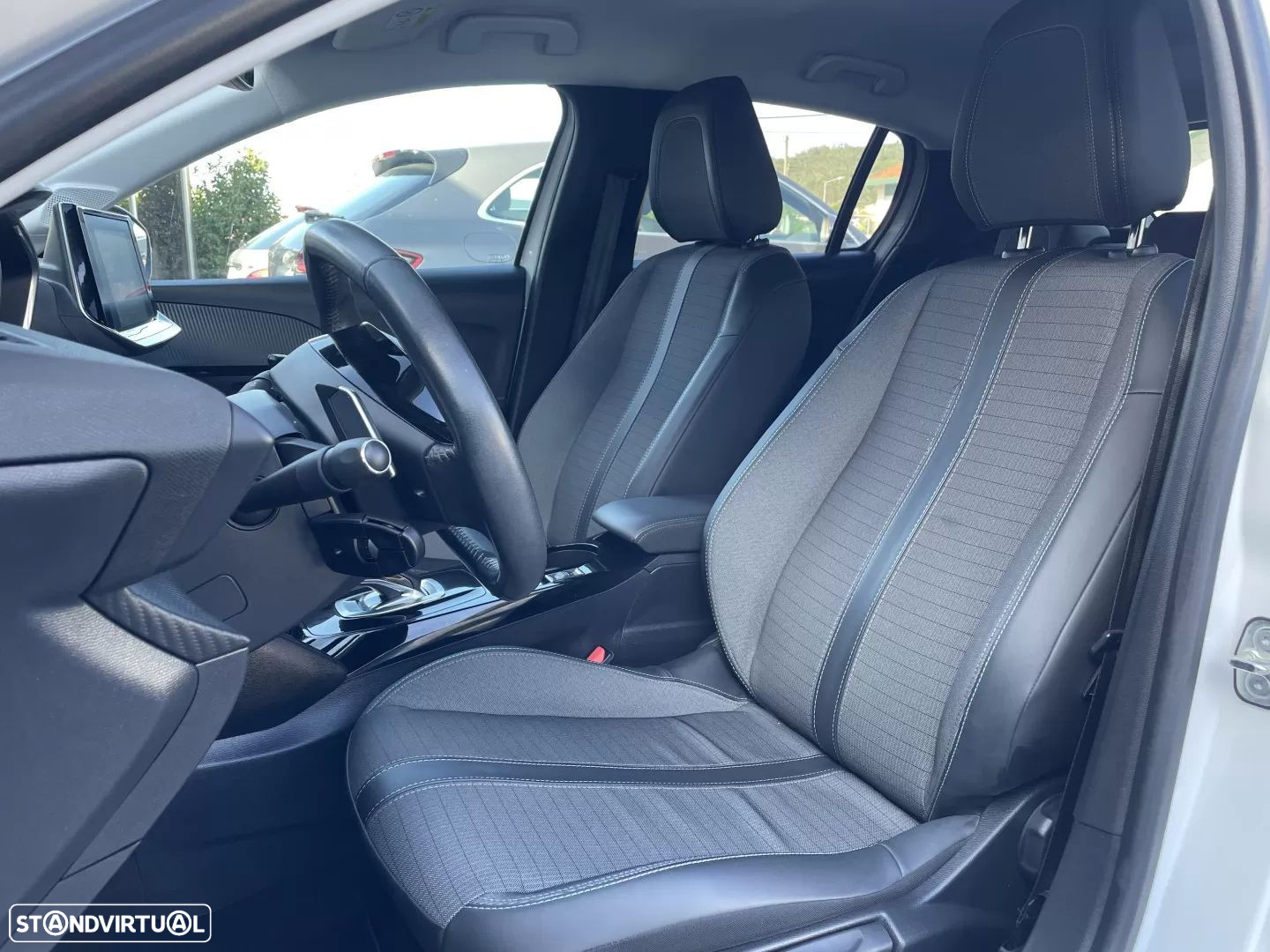Peugeot 208 - 31