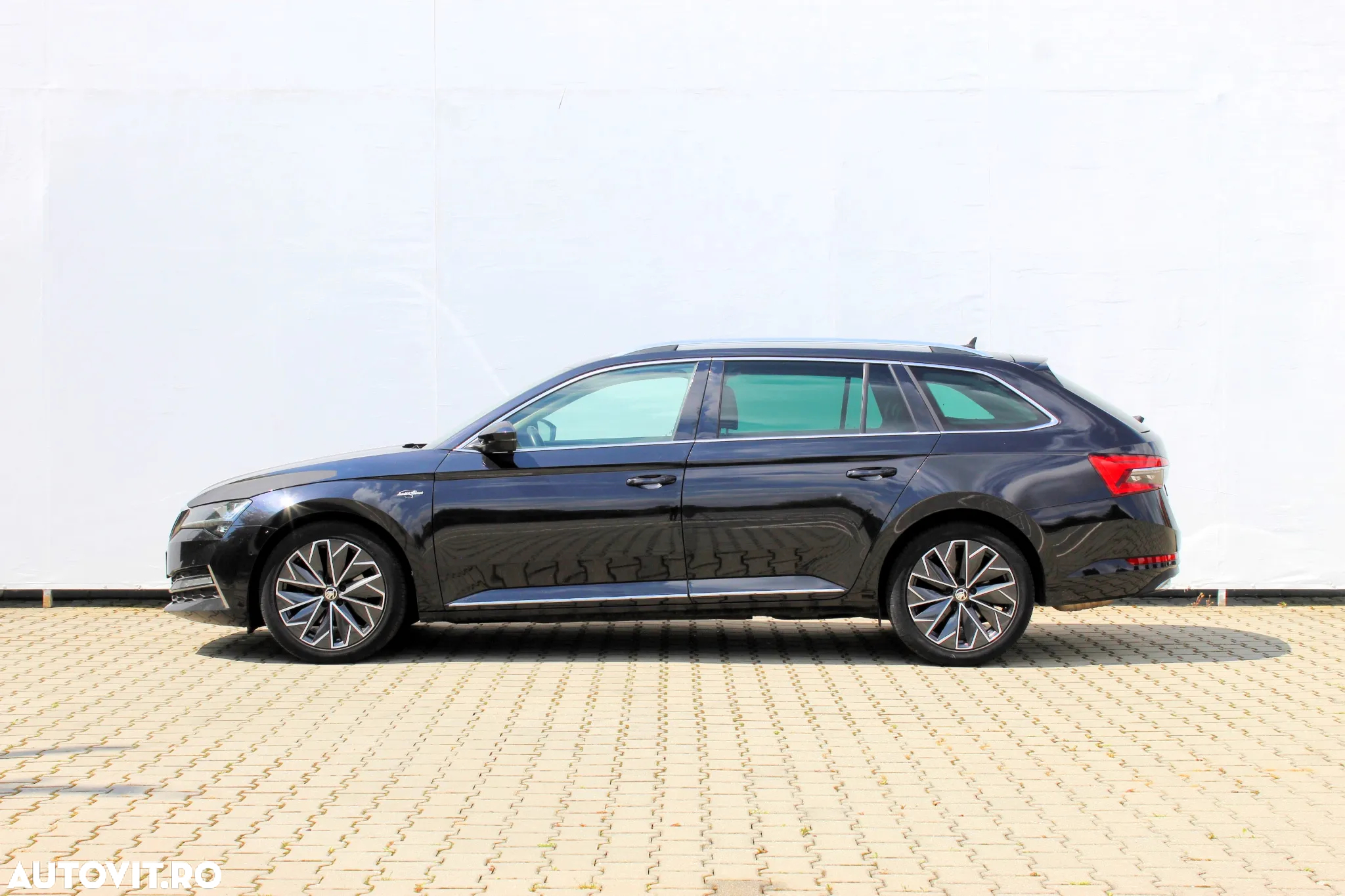 Skoda Superb Combi 2.0 TDI DSG 4X4 Laurin & Klement - 2