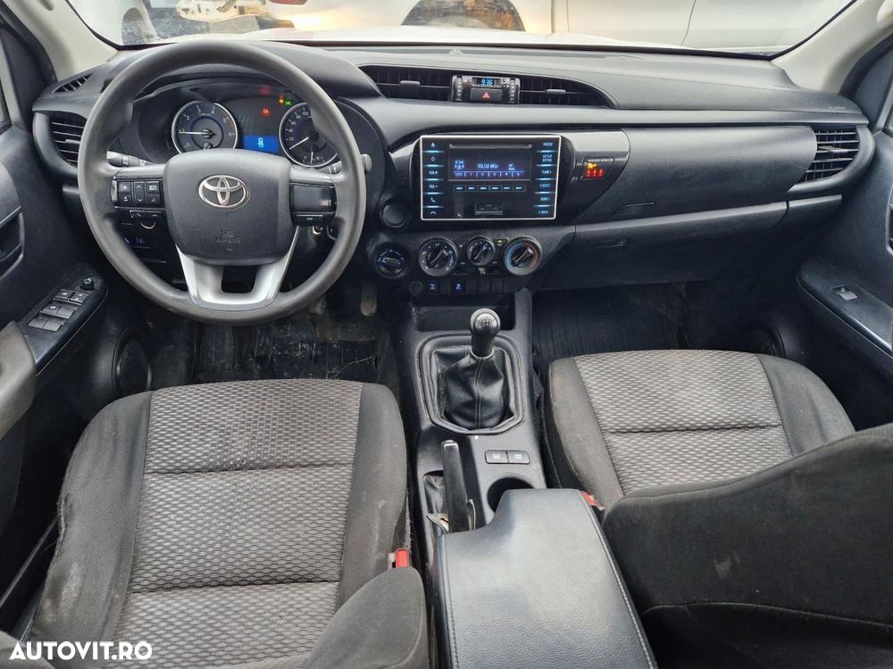 Toyota Hilux 4x4 Double Cab M/T Style - 12