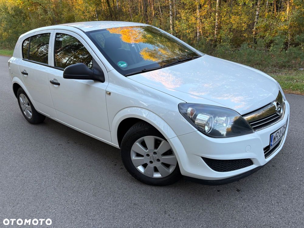 Opel Astra 2009 photo 2