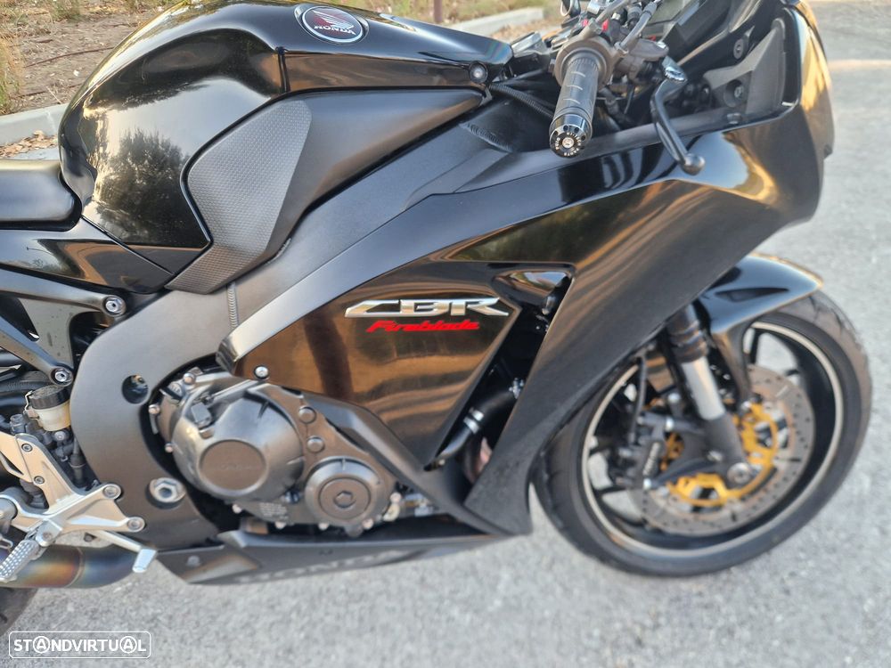 Honda CBR 1000RR  Possível Financiamento - 13