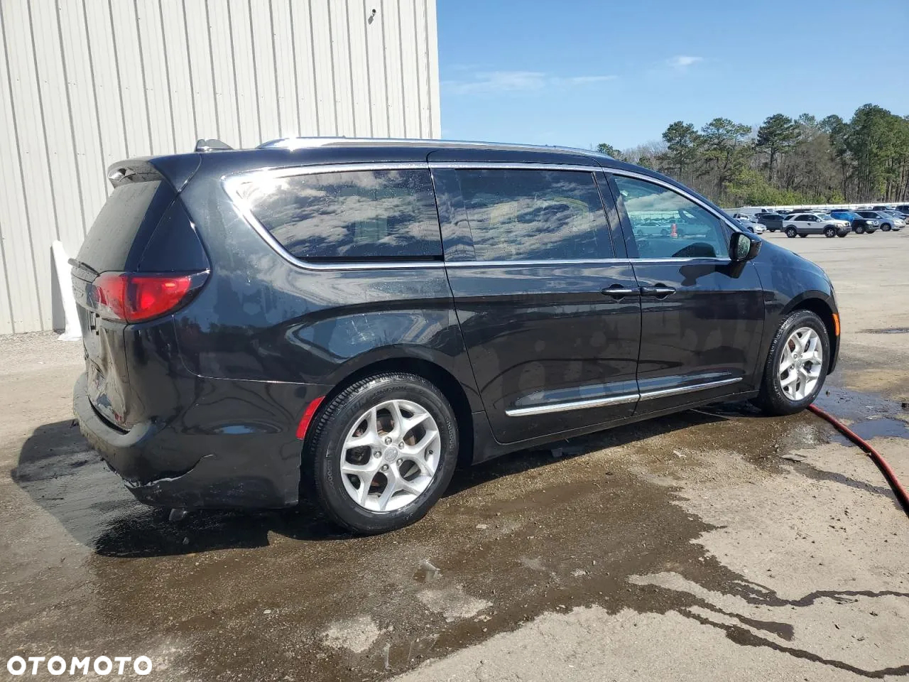Chrysler Pacifica - 4