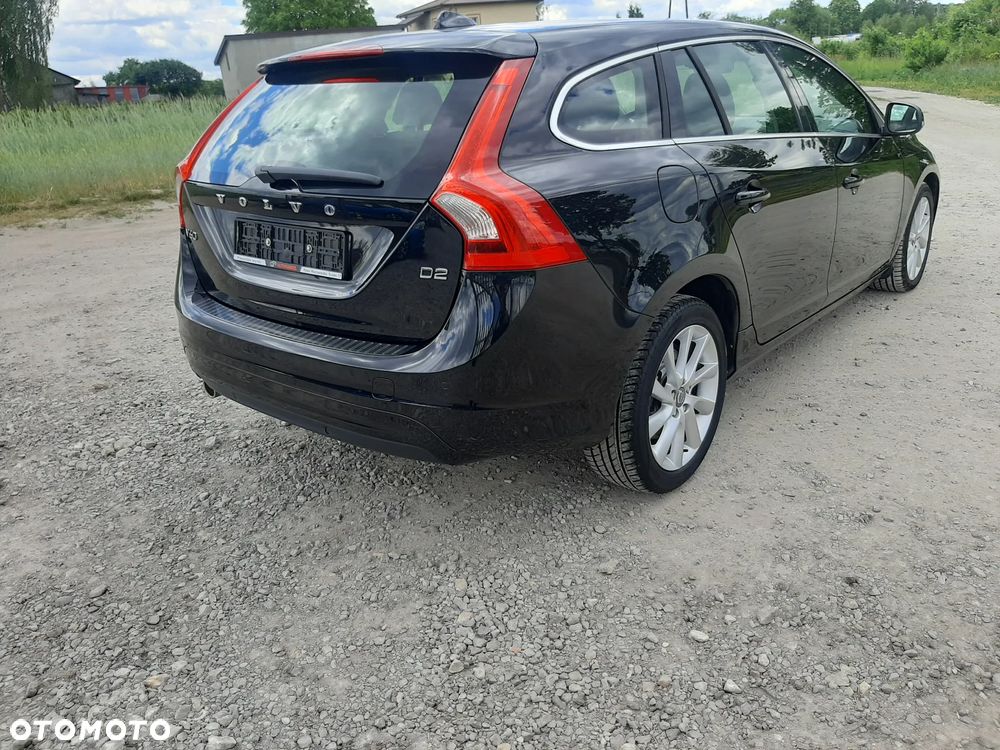 Volvo V60 D2 R-Design Momentum - 3