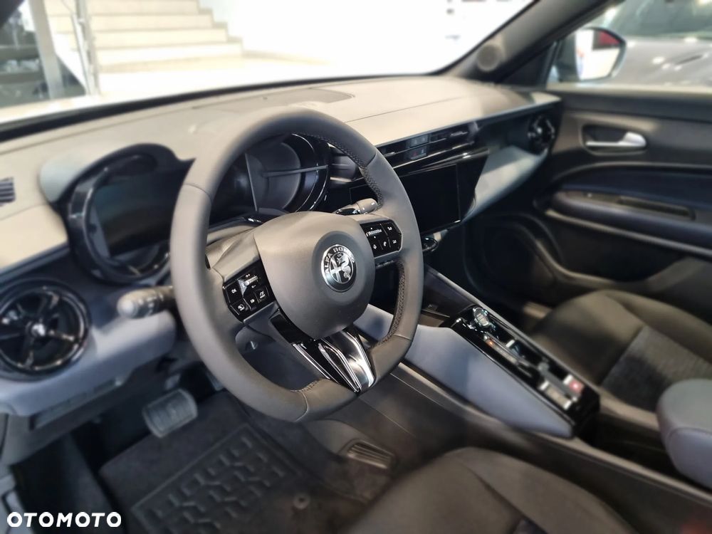 Alfa Romeo Junior 1.2 mHEV Ibrida eDCT - 10