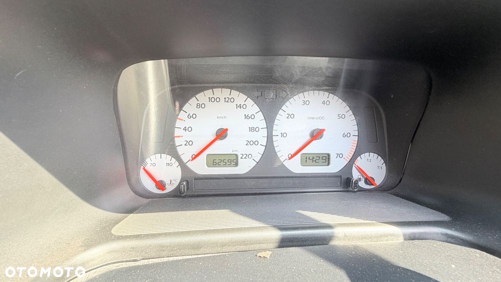 Volkswagen Golf Cabrio 1.8 - 19
