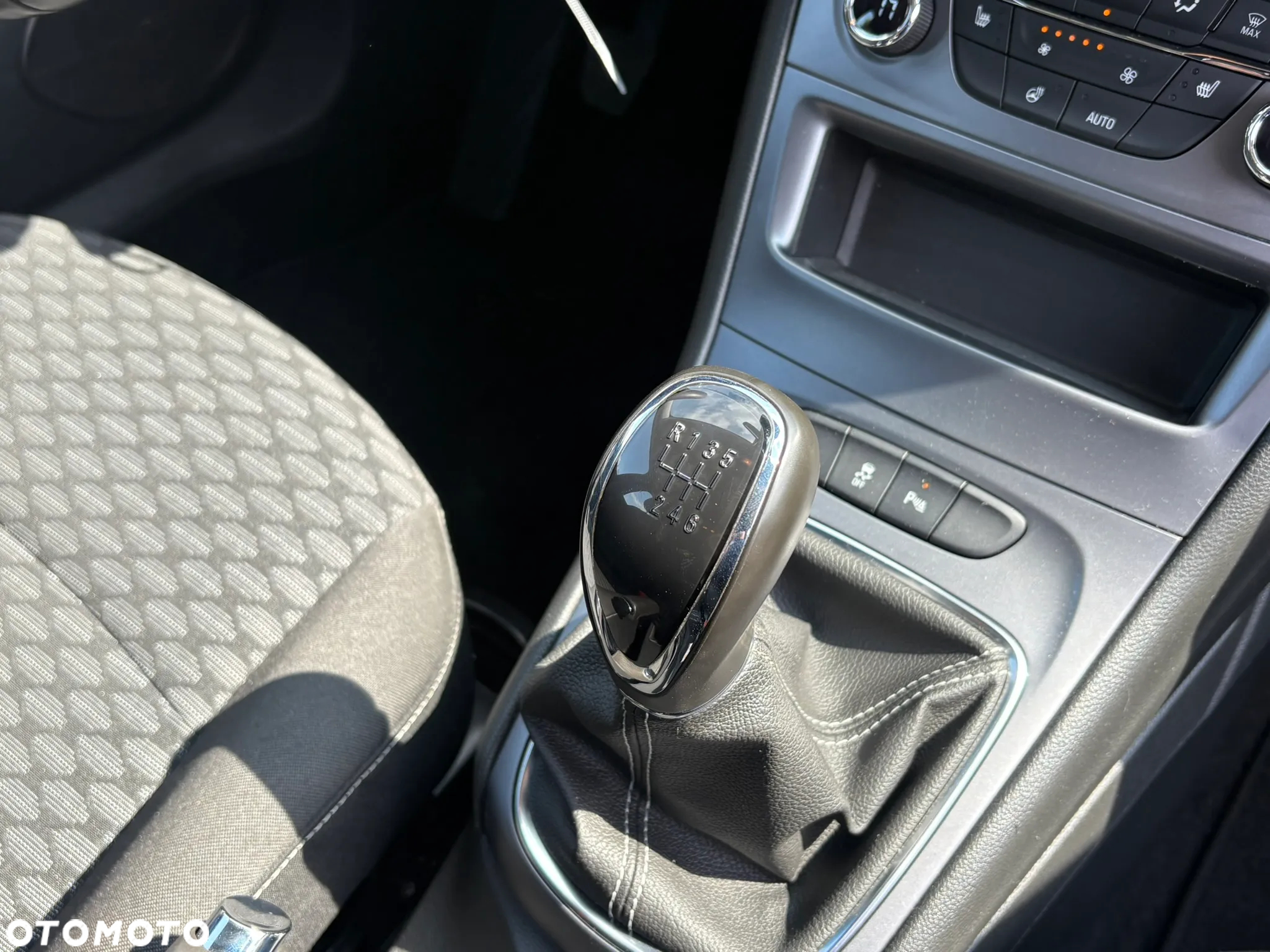 Opel Astra 1.4 Turbo Business - 17