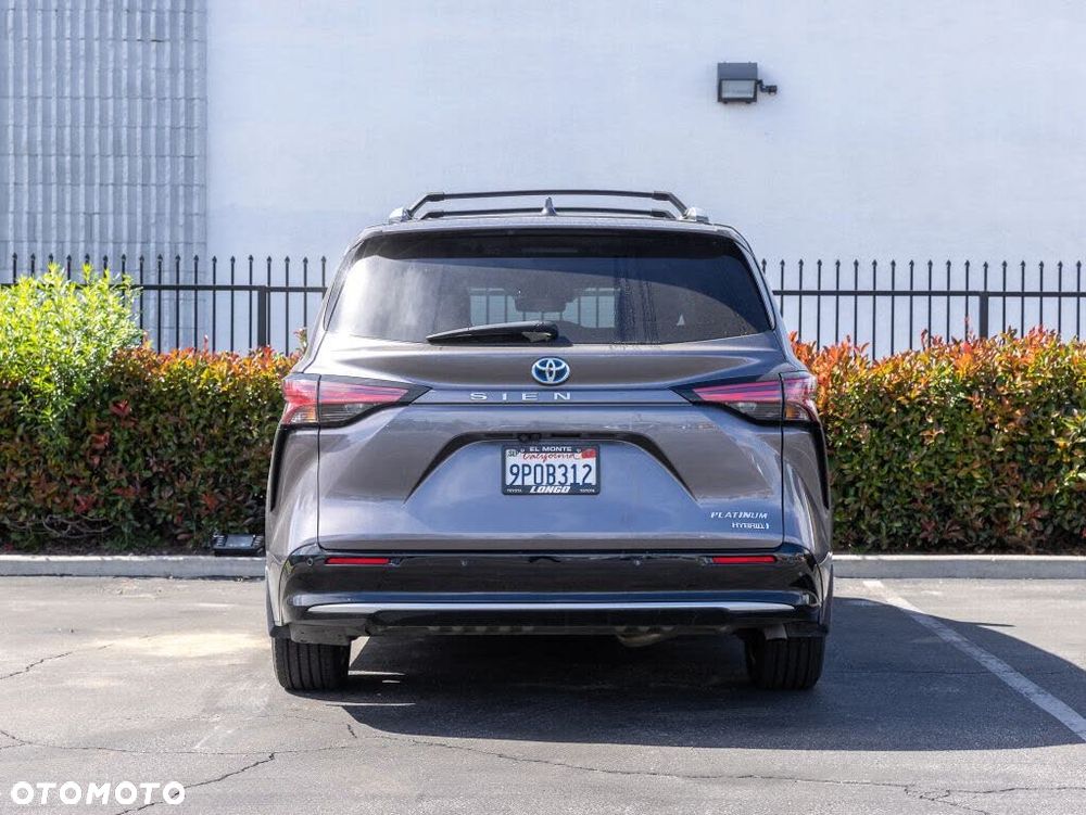 Toyota Sienna - 11