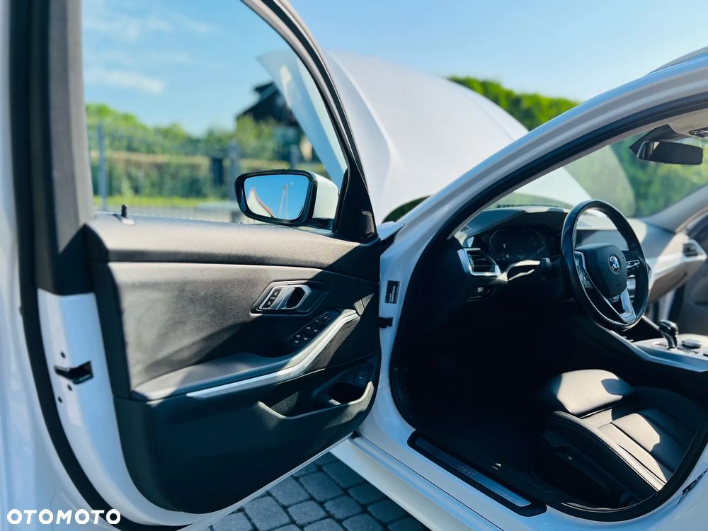 BMW Seria 3 320d xDrive Luxury Line sport - 25