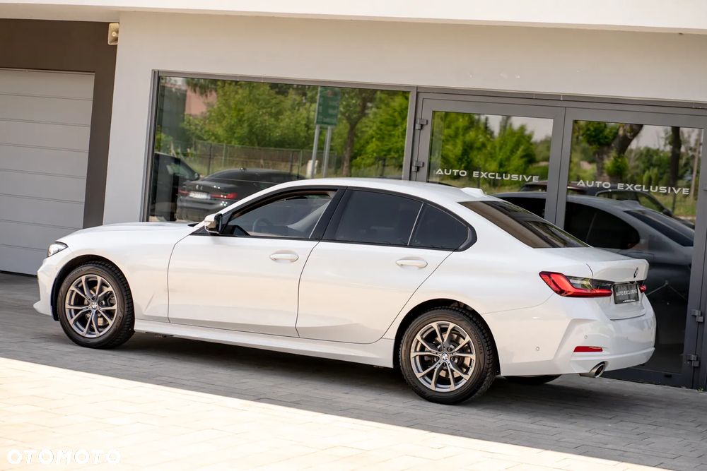 BMW Seria 3 320i Luxury Line - 16