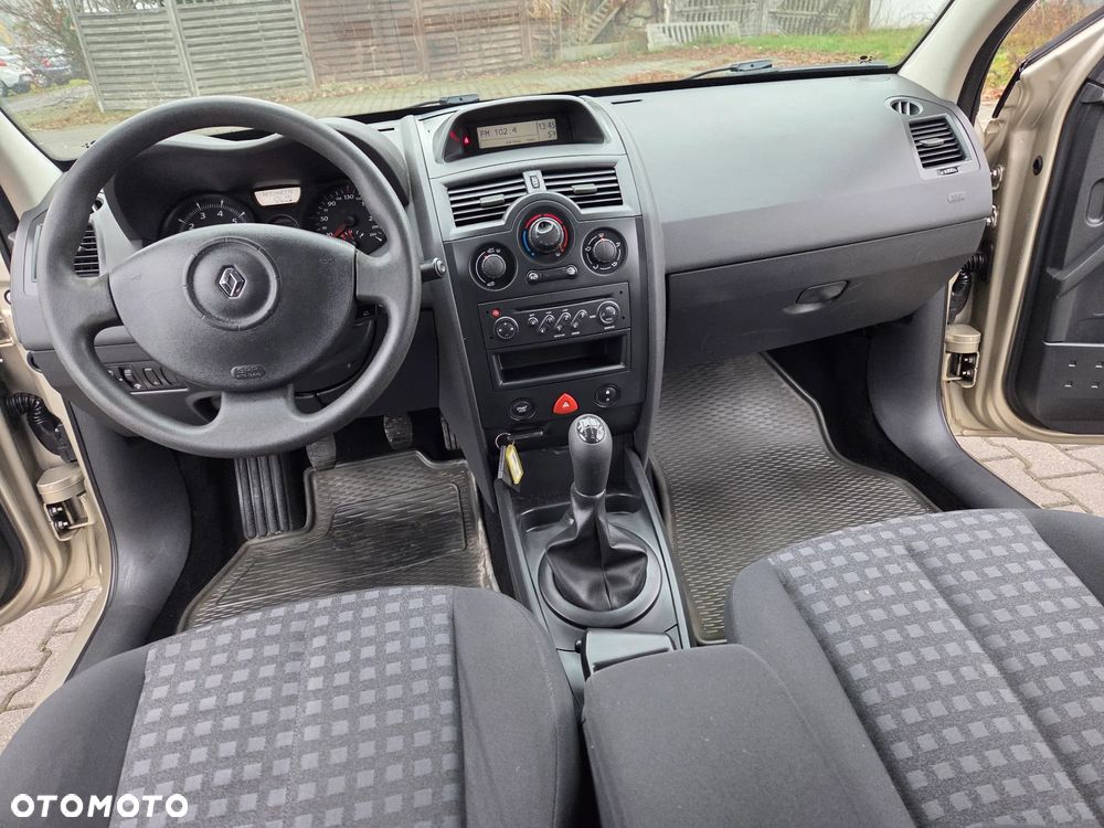 Renault Megane 1.6 16V Privilege - 11