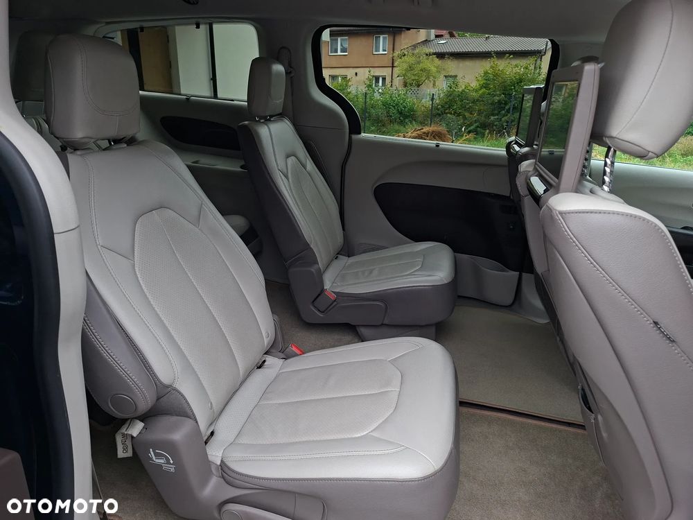Chrysler Pacifica - 15