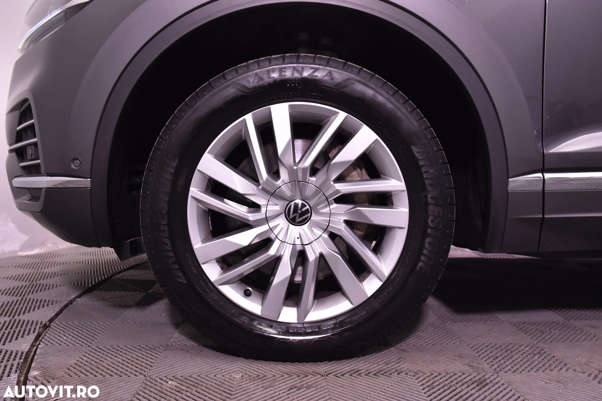 Volkswagen Touareg - 13