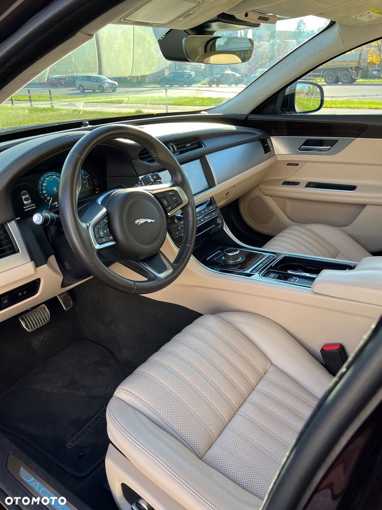 Jaguar XF 2.0 T AWD Portfolio - 25