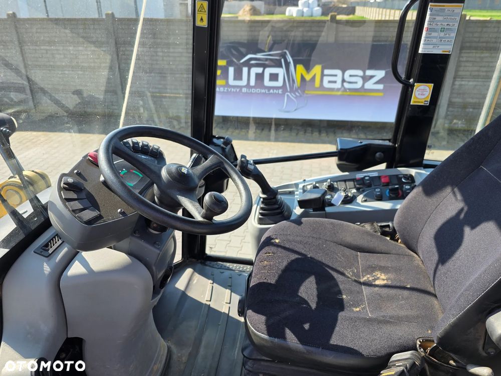 Caterpillar 908H2, 2014 ROK, 5700 MTH, ŁYŻKA OTWIERANA + WIDŁY - 20