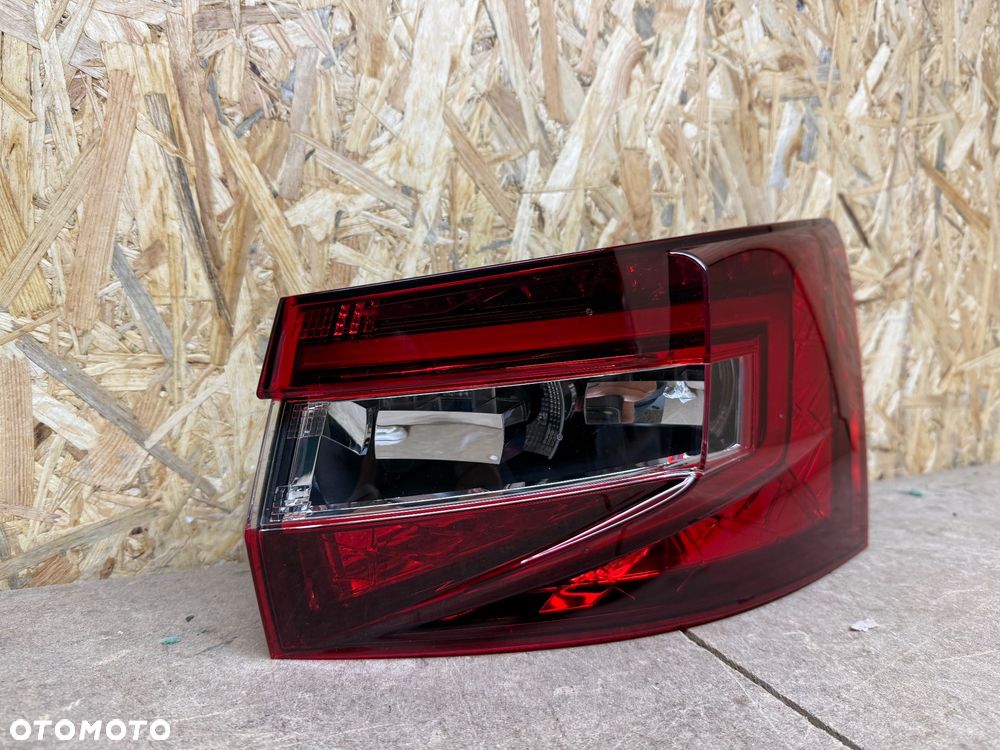 LAMPA TYŁ PRAWA LED SKODA SUPERB III 3V9945208 - 1