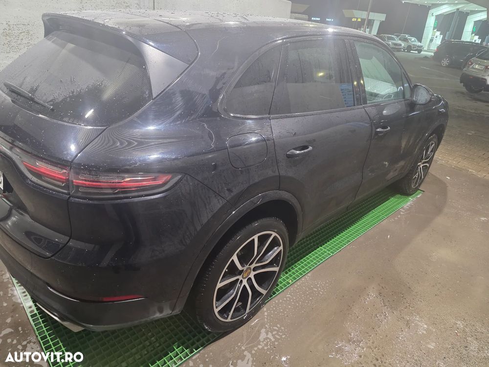 Porsche Cayenne - 15