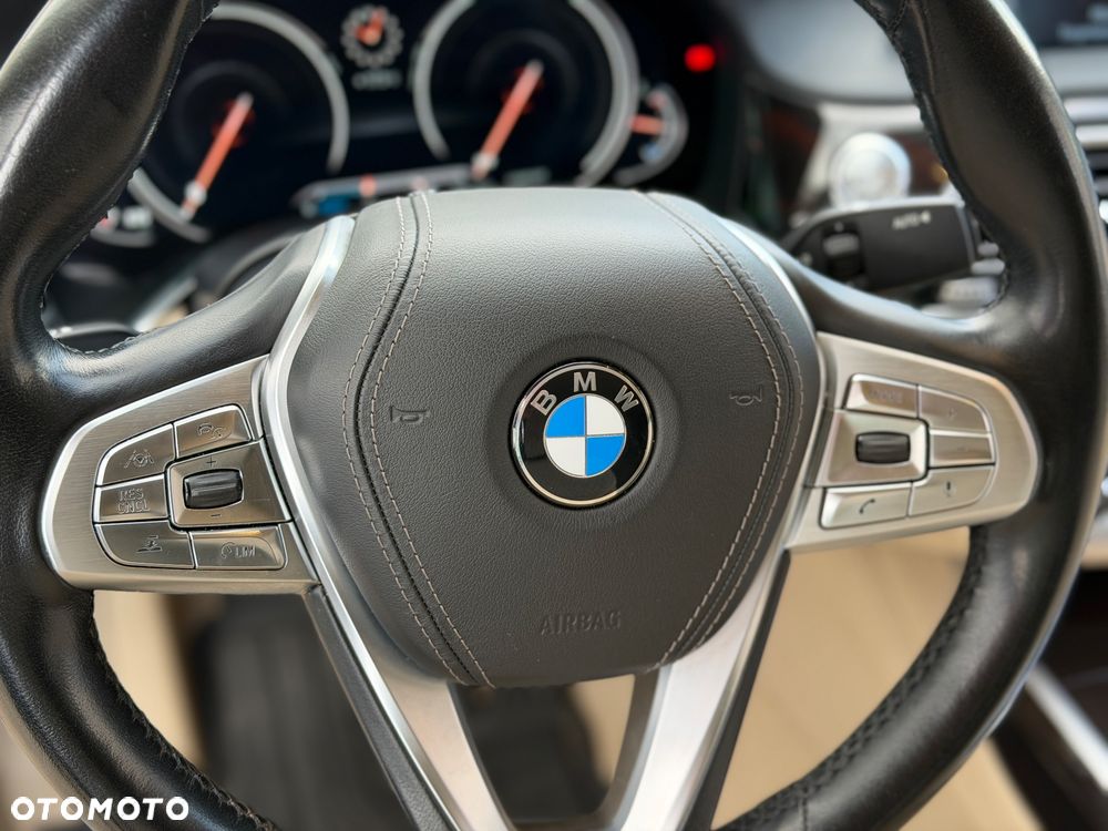 BMW Seria 7 750i xDrive - 19