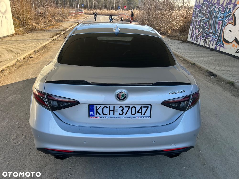 Alfa Romeo Giulia 2.0 Turbo 16V AT8 Veloce Ti - 10