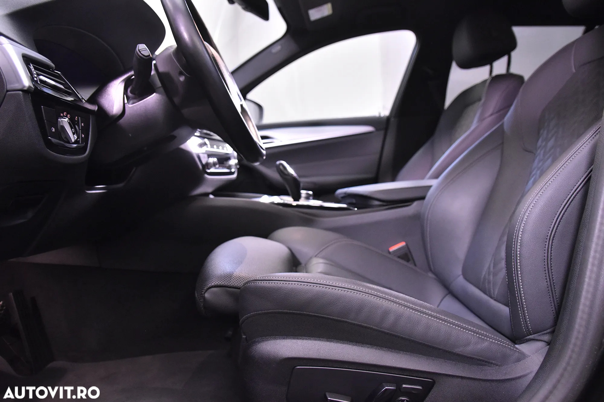 BMW Seria 5 530e xDrive Touring Aut. - 25