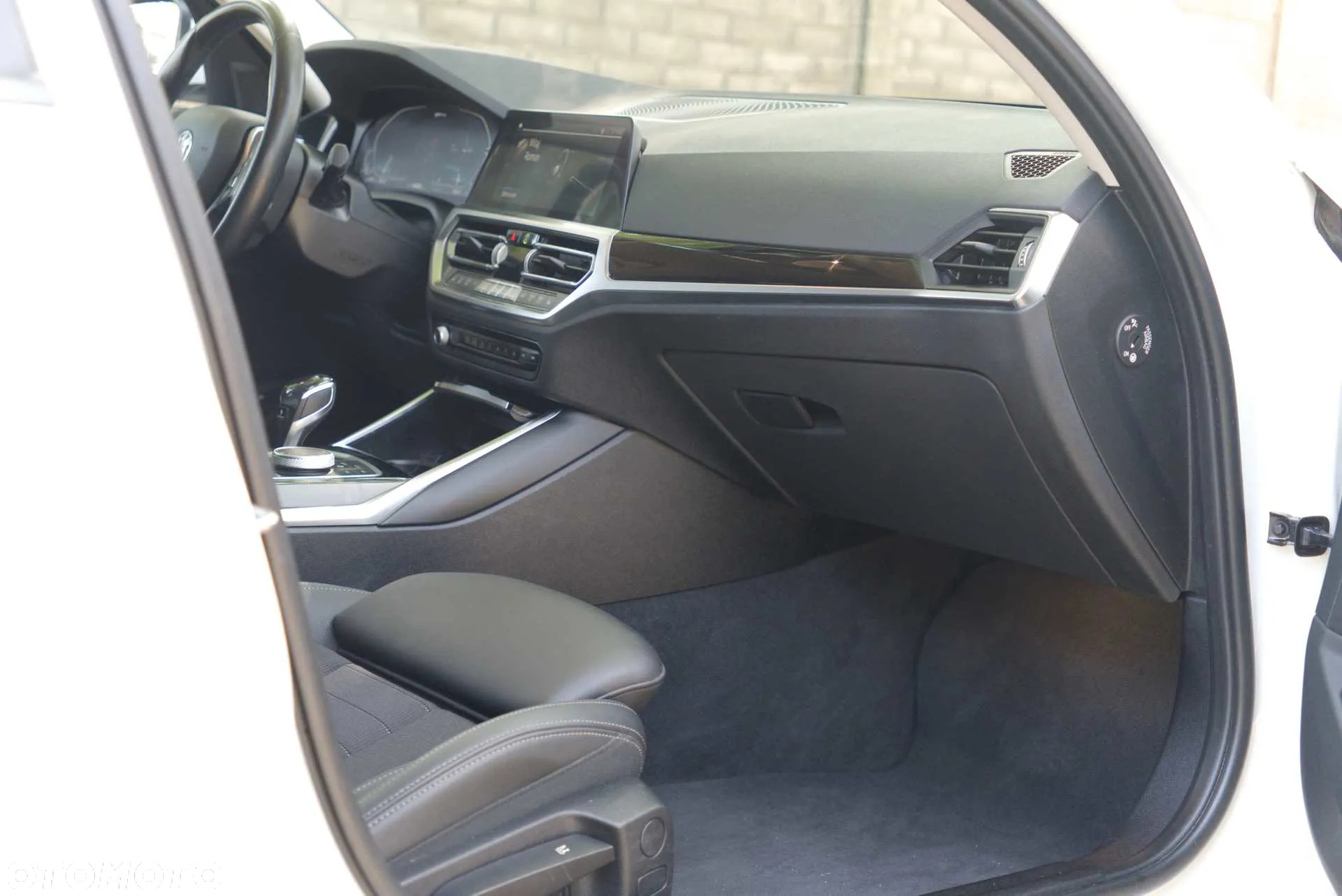 BMW Seria 3 330e PHEV - 23