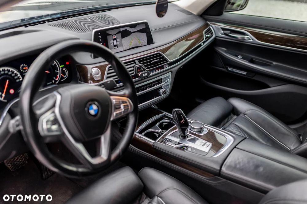BMW Seria 7 740d xDrive - 14