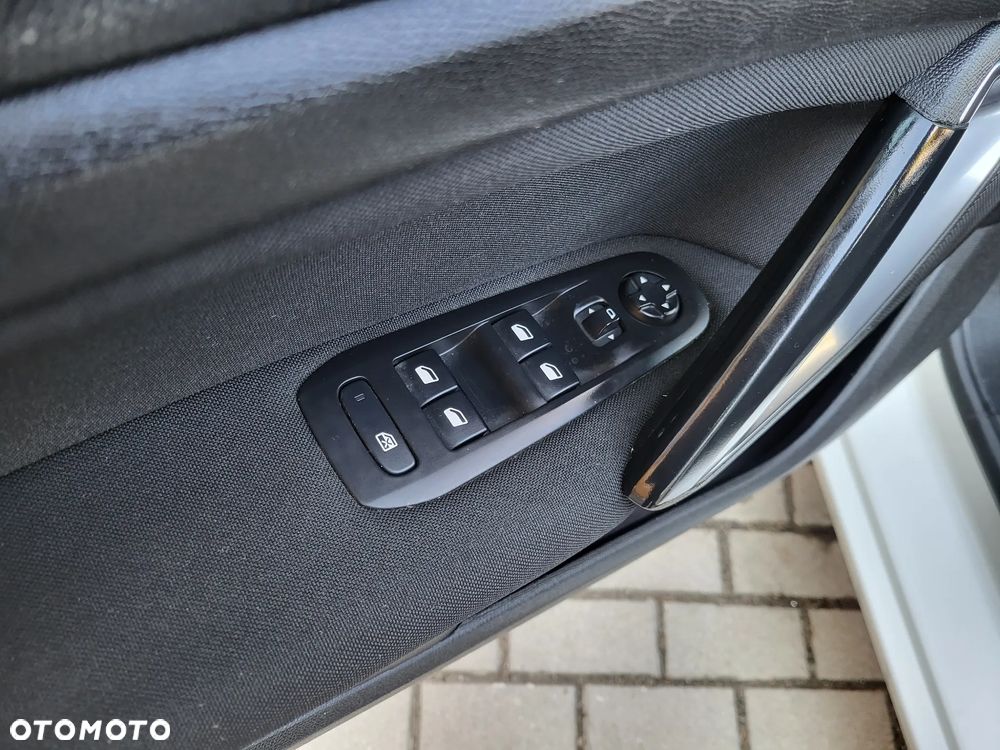 Peugeot 308 BlueHDi 130 Black Edition - 26