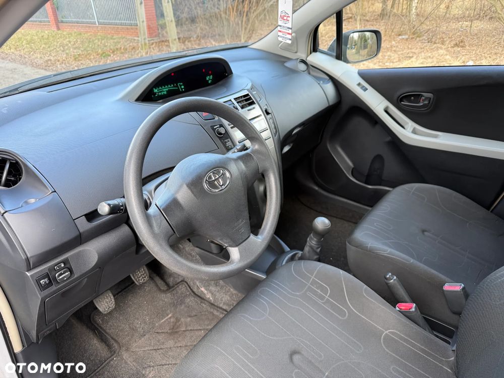 Toyota Yaris 1.0 VVT-i Sol - 12