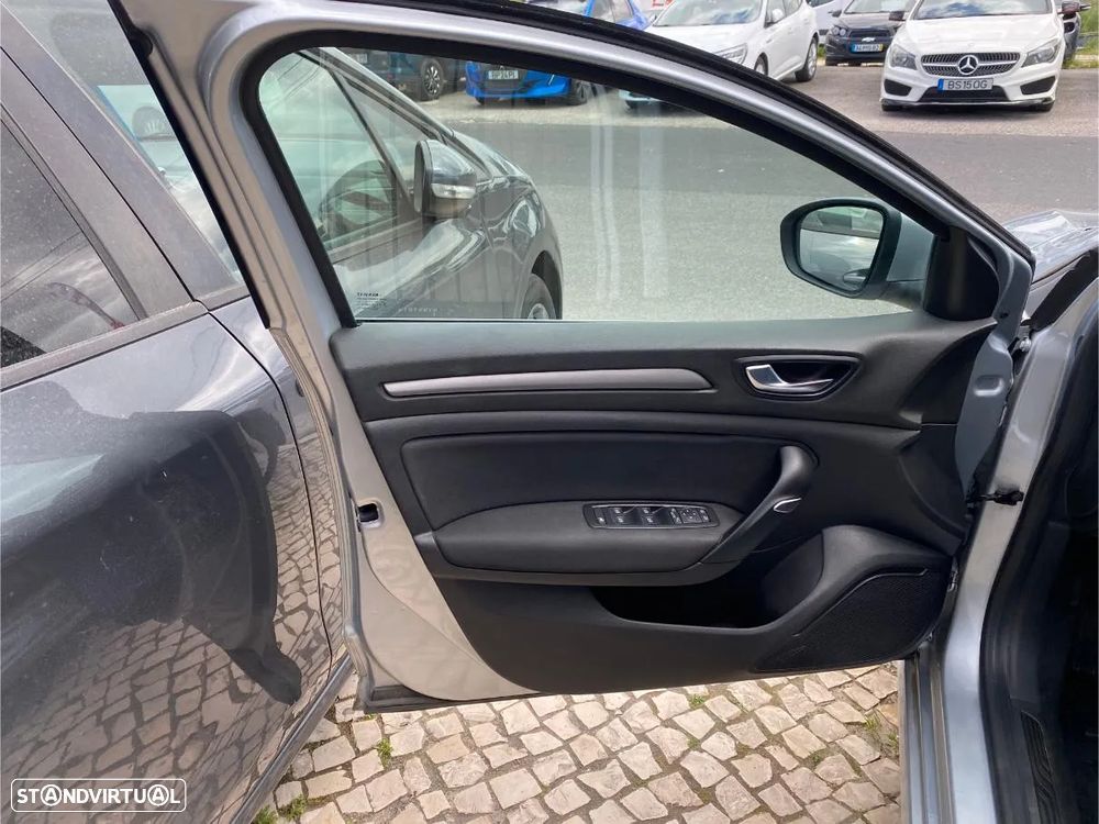 Renault Mégane Sport Tourer E-TECH Plug-in 160 INTENS - 10