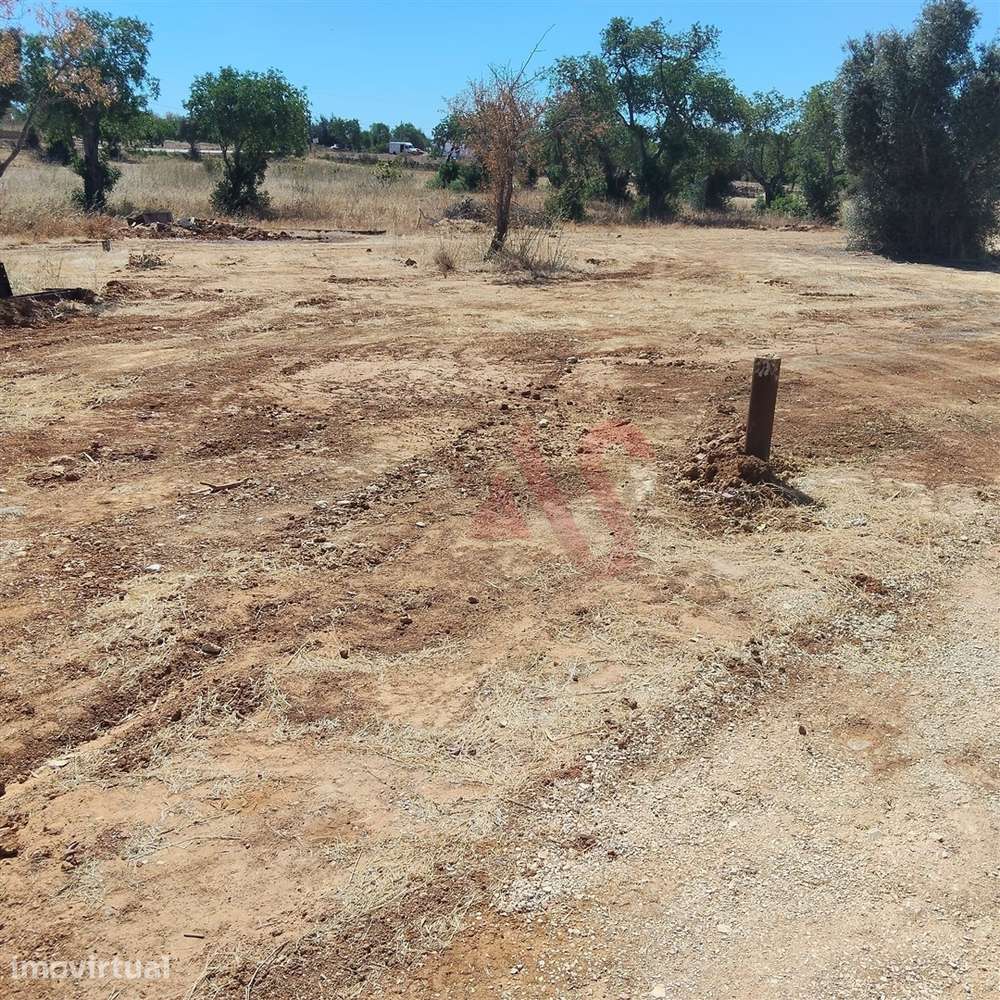 Terreno com uma área total de 24.070 m2 com 1 Bungalow T2 em Albufeira - Grande imagem: 3/19