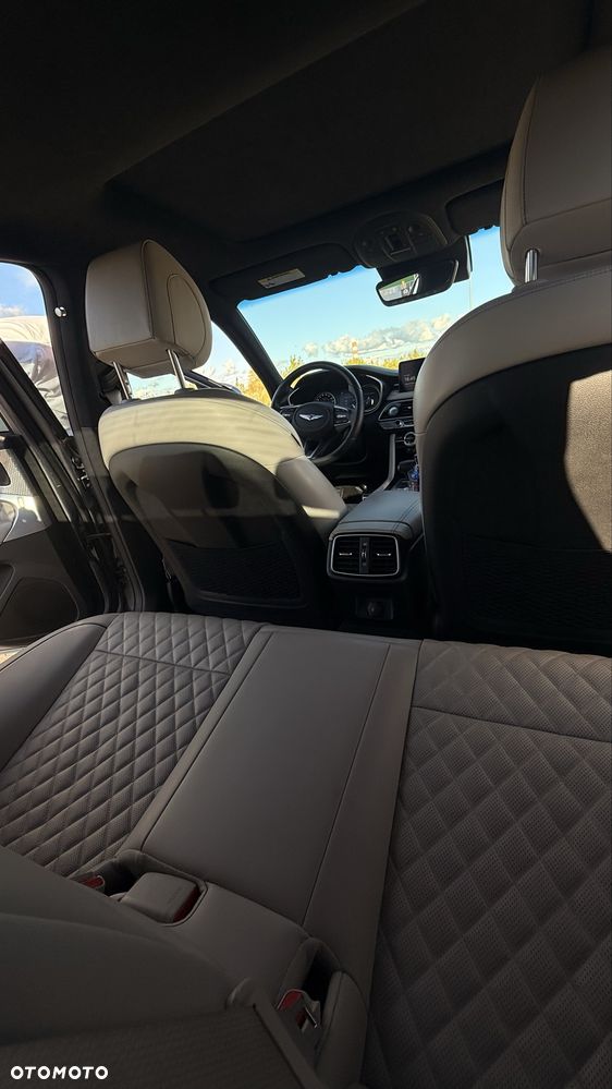 Genesis G70 - 8